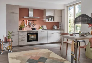 moderne helle Zeilenküche moderne helle Zeilenküche
